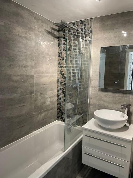 Grays Serviced Apartment Stifford Kültér fotó